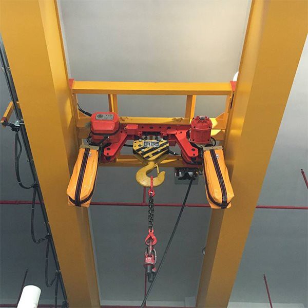 25-tonski viseči mostni žerjav z dvojnim nosilcem z električnim verižnim vozičkom